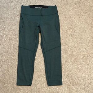 Outdoor Voices Women’s Green Capris, Sz Large